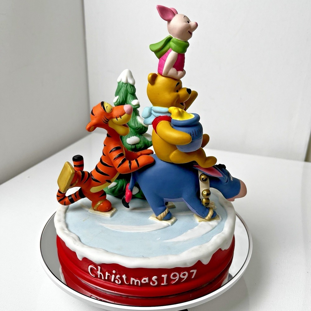1997 Disney & Grolier CHRISTMAS FIGURINE "Pooh's Skating‎ Party" Limited Edition - Picture 10 of 17